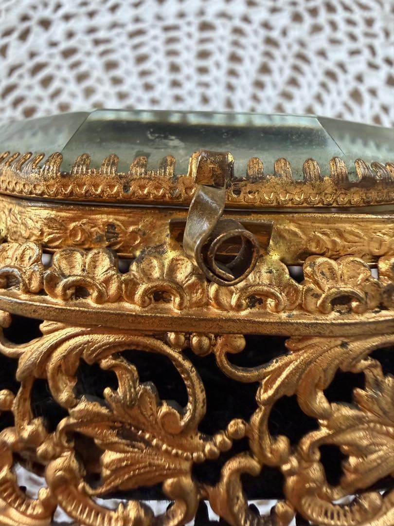 ヨーロッパ製 アンティーク ジュエリーボックス 真鍮×ガラス 脚付き