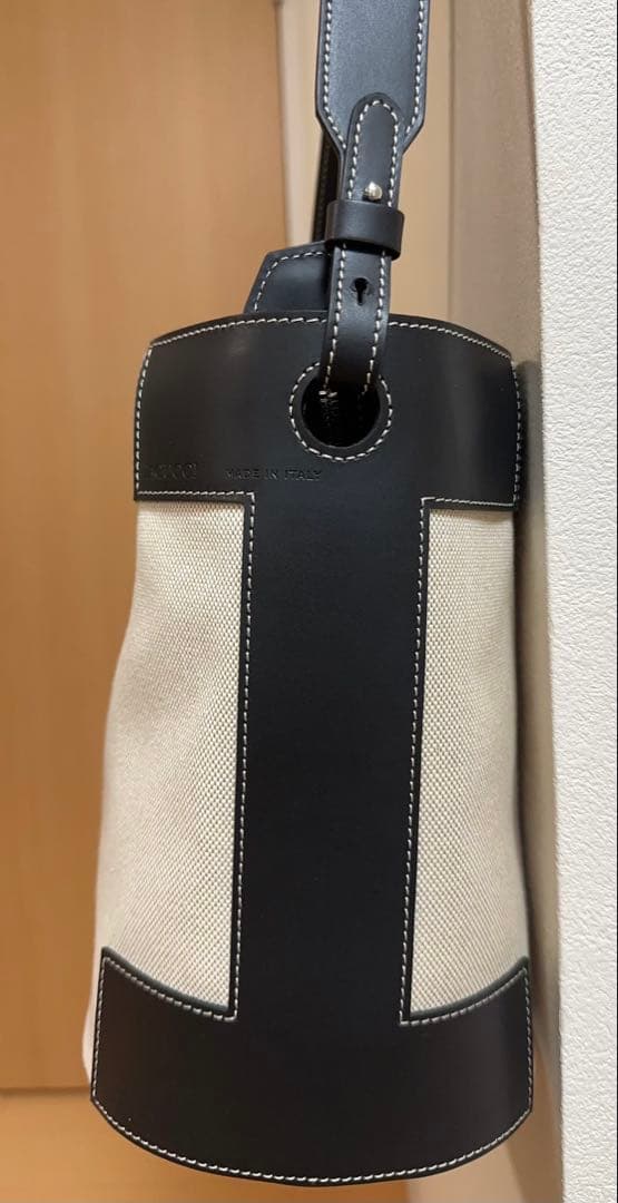 IACUCCI ブラック ショルダーバッグ