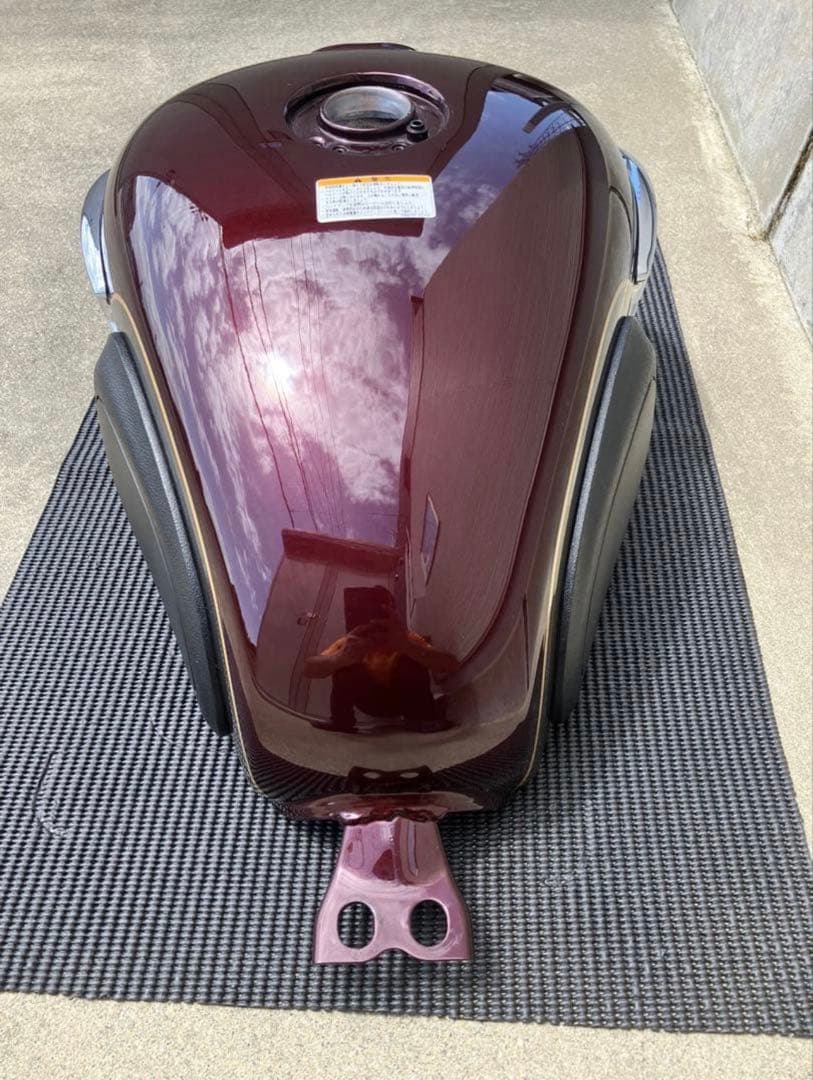 ゼファー750 ガソリンタンク、ビキニ、サイドカバーなどなど ゼファー