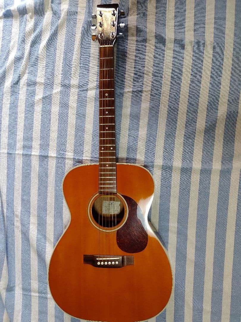 ALVAREZ YAIRIの日本版エリッククラプトンモデルYF-40美品です