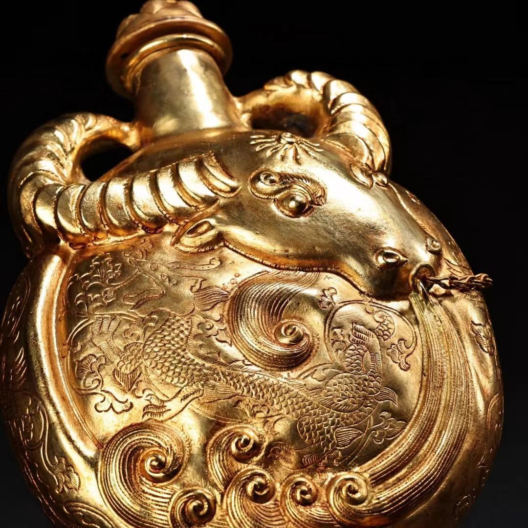 中国古美術・旧蔵鎏金牛頭酒壺・純銅細密彫・純手作り・高浮彫・置物・装酒器・文房具
