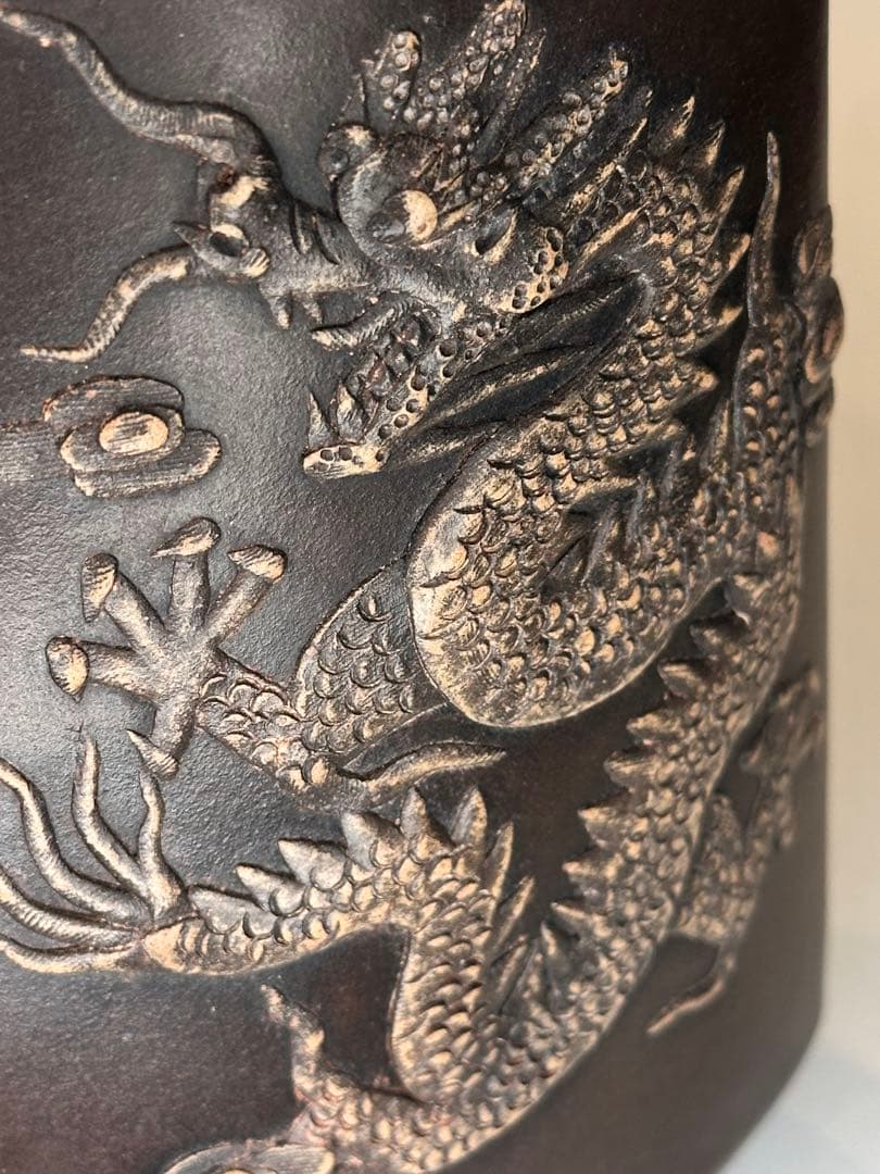 中国 清朝 大清乾隆年製 三角形 紫砂 龍文筆筒 瓶 骨董品 コレクション