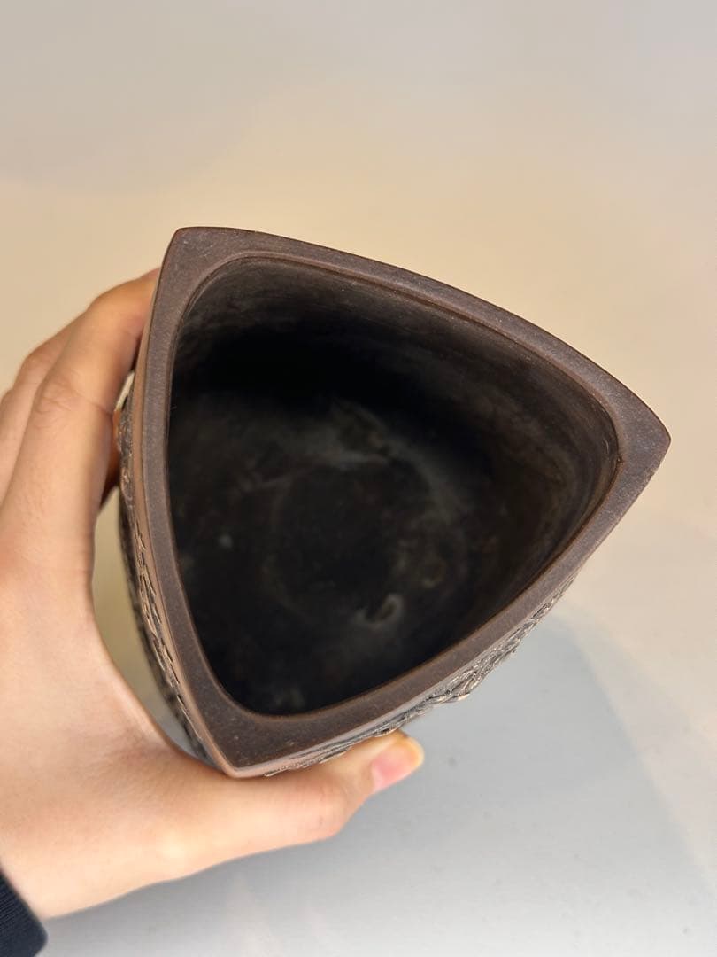 中国 清朝 大清乾隆年製 三角形 紫砂 龍文筆筒 瓶 骨董品 コレクション