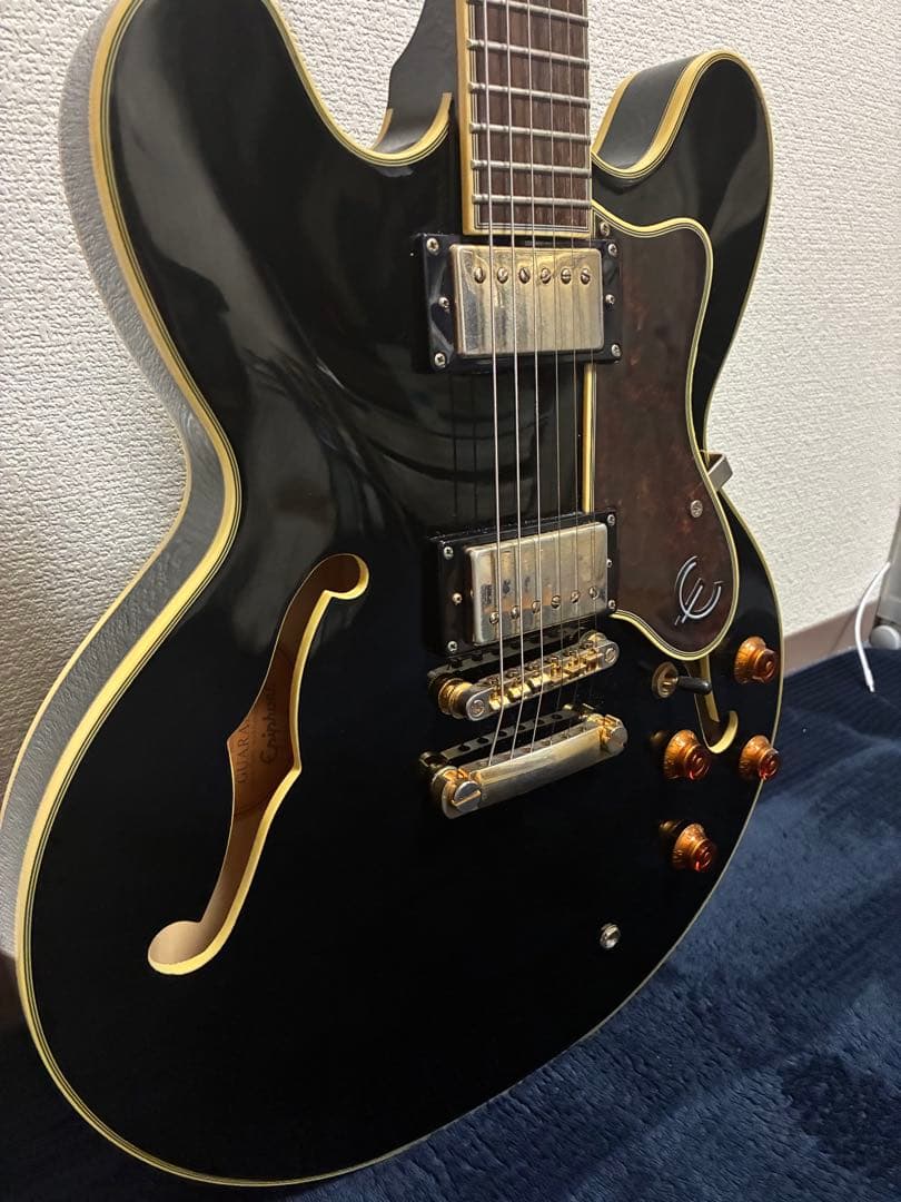 セミアコ　エレキギター　Epiphone Sheraton II EB