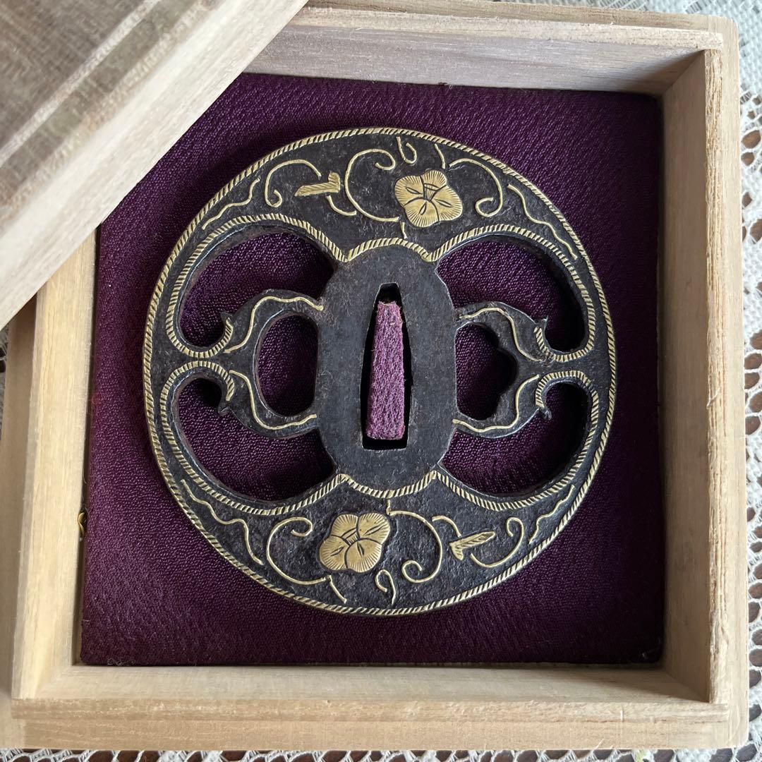 花と唐草図透かし平安城鍔