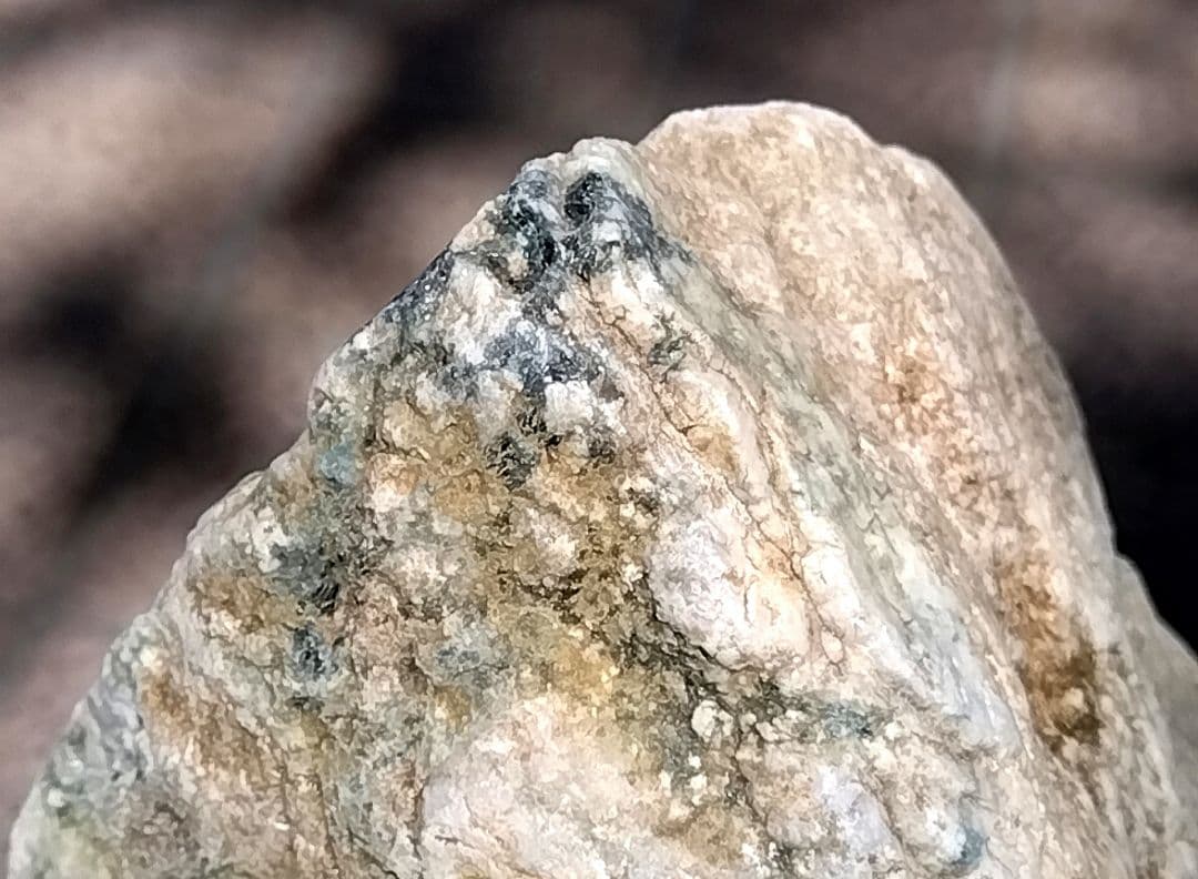 ☆翡翠原石☆糸魚川硬玉【横川・転石・1面カット8.15kg】