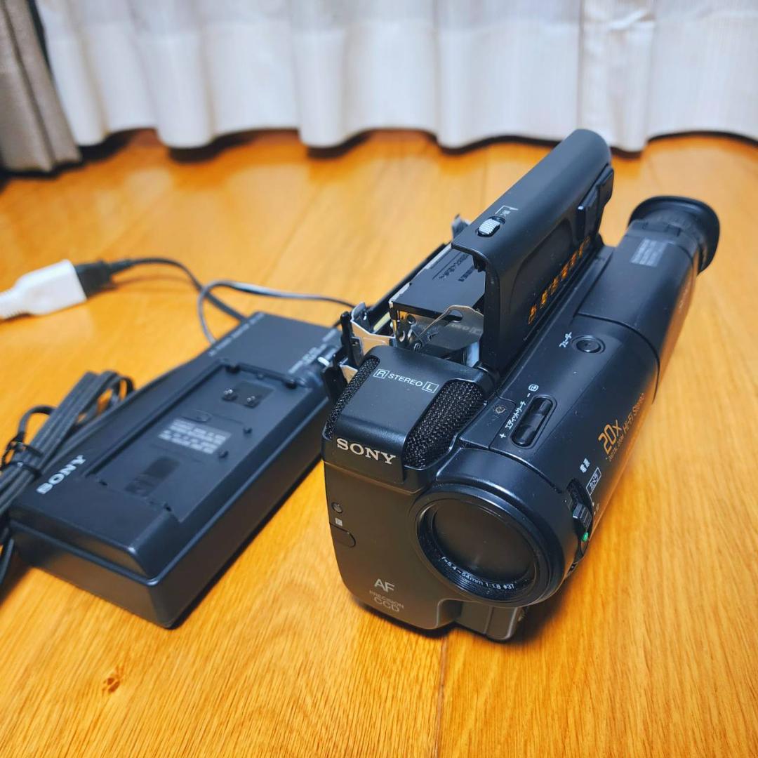 【動作確認済】SONY 高画質 Hi8 ビデオカメラ CCD-TR850 セット