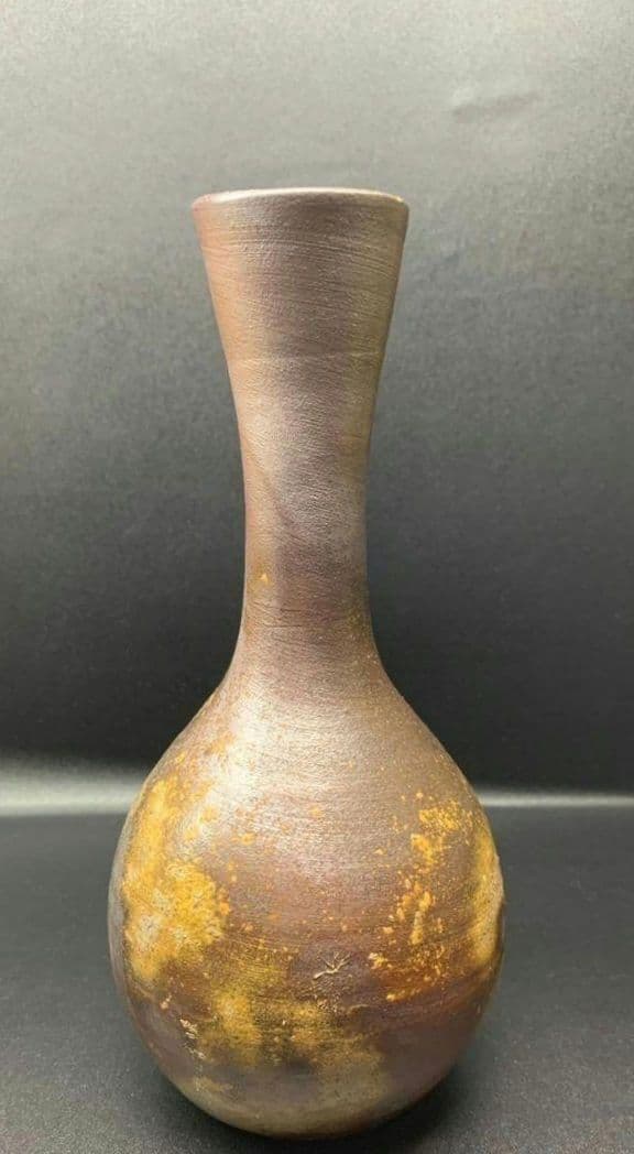 備前焼 隠崎隆一風 緋襷 徳利型花入 桐共箱付 作家物 一輪挿し - メルカリ