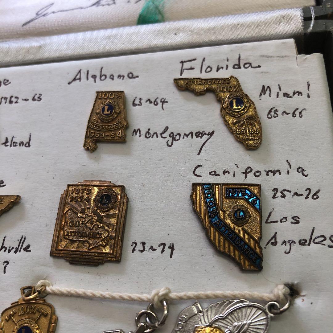 非売品 州の形 アメリカのライオンズクラブの古い無欠席記念バッジ他