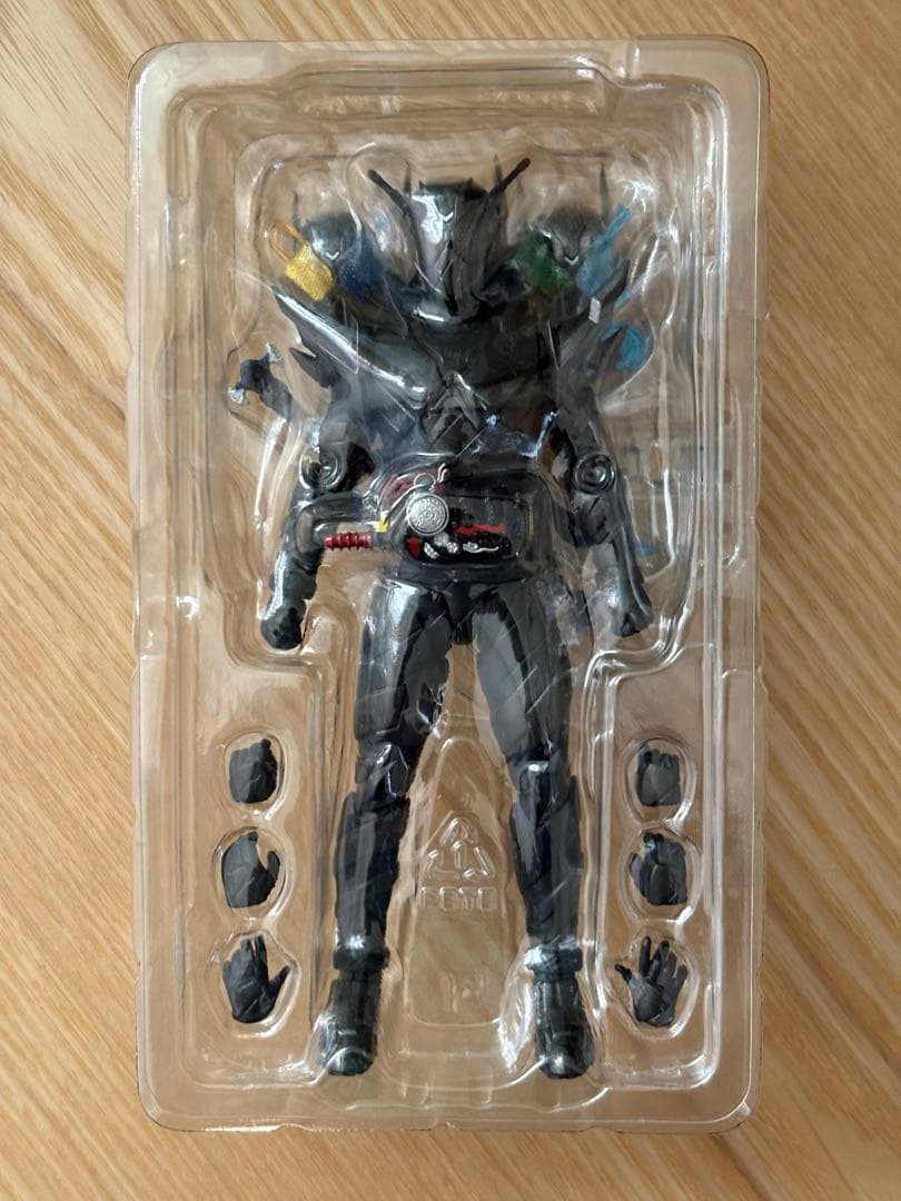 S.H.Figuarts 仮面ライダーメタルビルド+ハザードフォーム