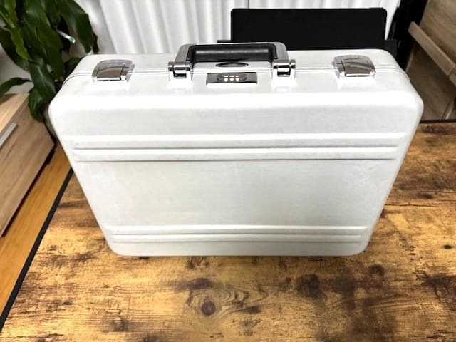 米国 SIZERO HALLIBURTON パソコンケース DZ5 アルミ正規品 米国 SIZERO HALLIBURTON パソコンケース DZ5 アルミ正規品