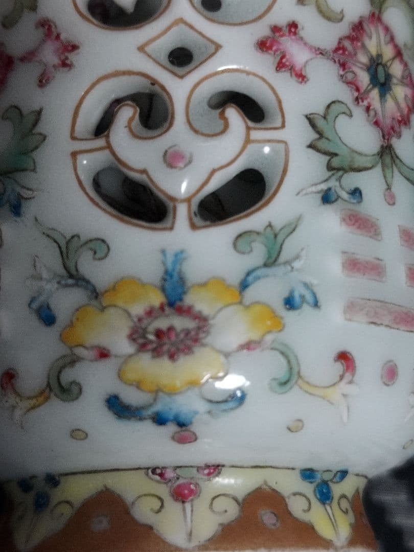 鼻煙壺 乾隆年製 手描 極細工 透かし彫りと転芯