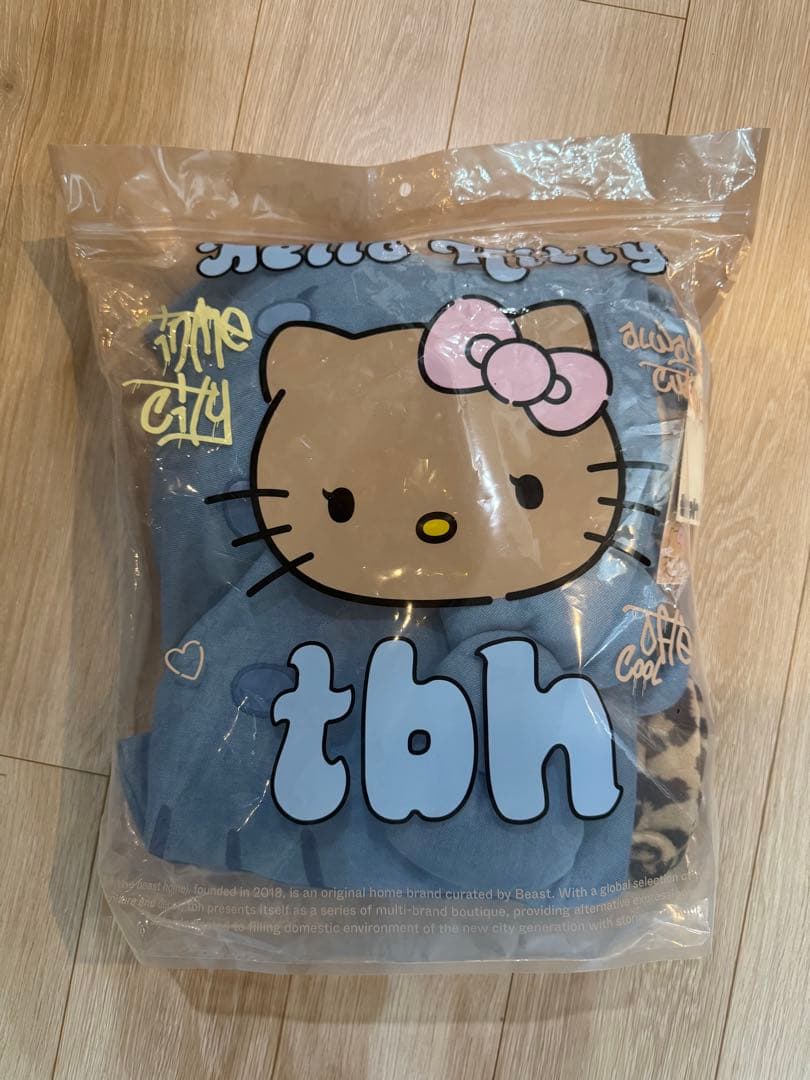 ハローキティ日焼 Hello Kitty tbh 海外限定 トラベルブランケット