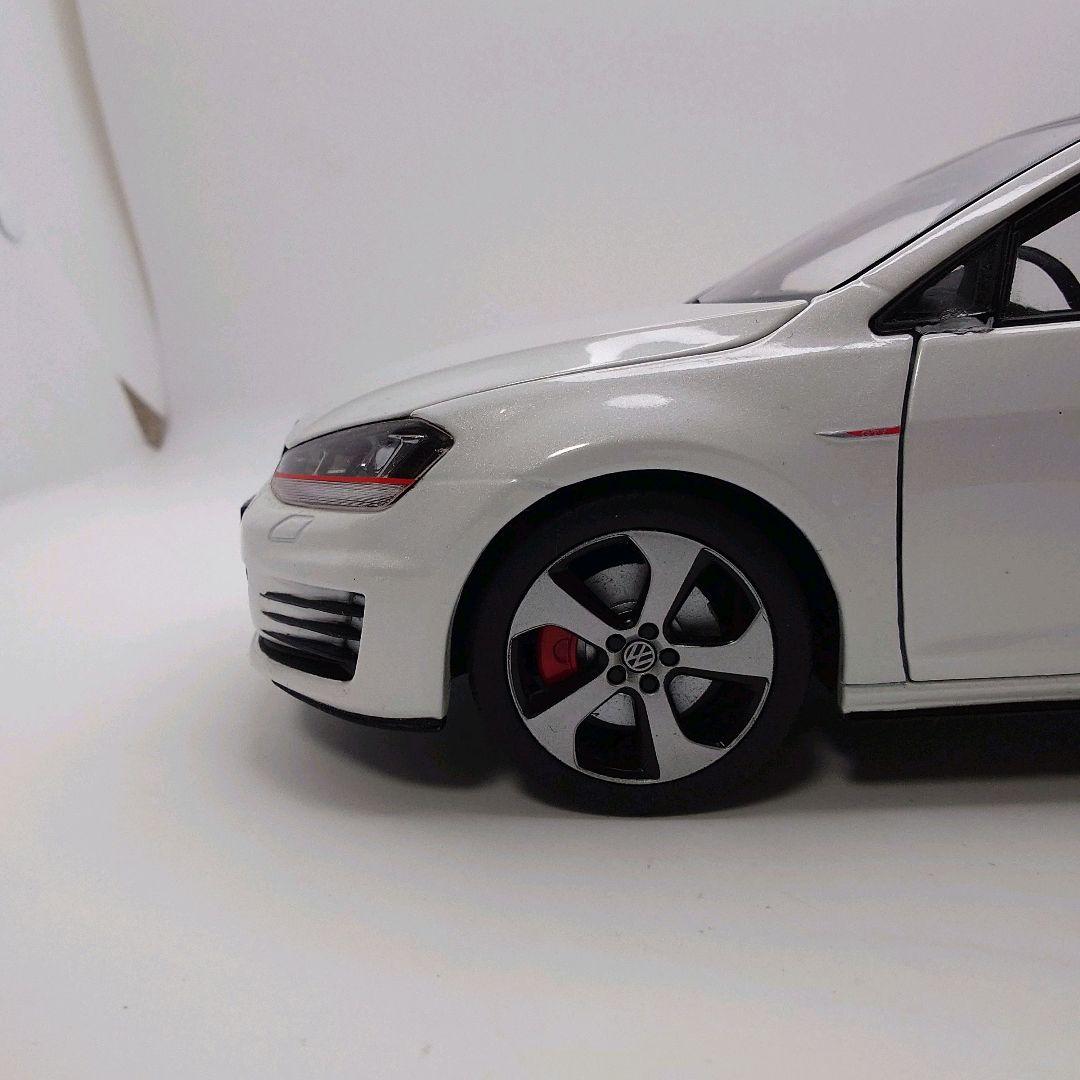 1/18 フォルクスワーゲン ゴルフ7 GTI ホワイト ディーラー正規品
