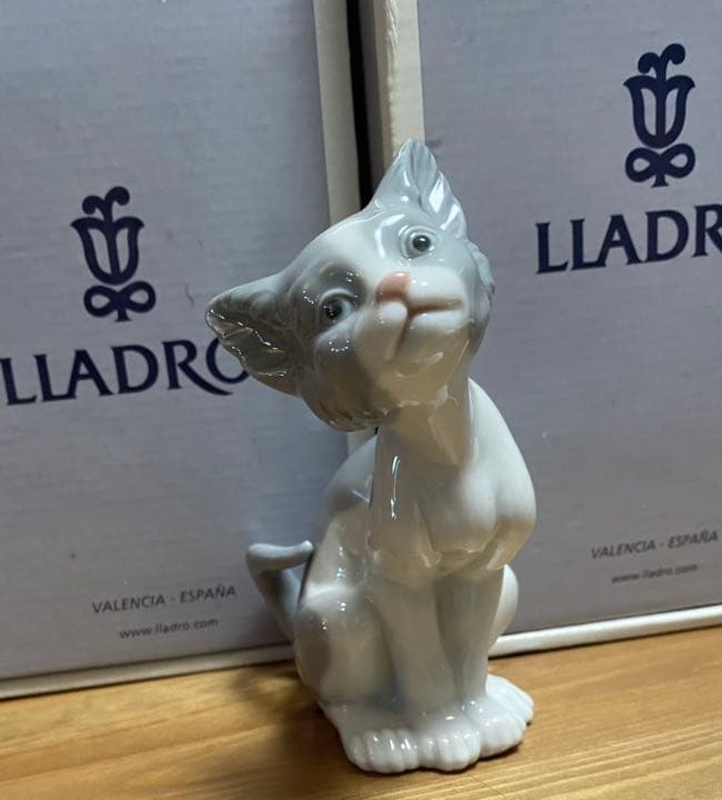 LLADRO - 箱付き リヤドロ フィギュリン 置物 ネコ 尾っぽを立てる猫