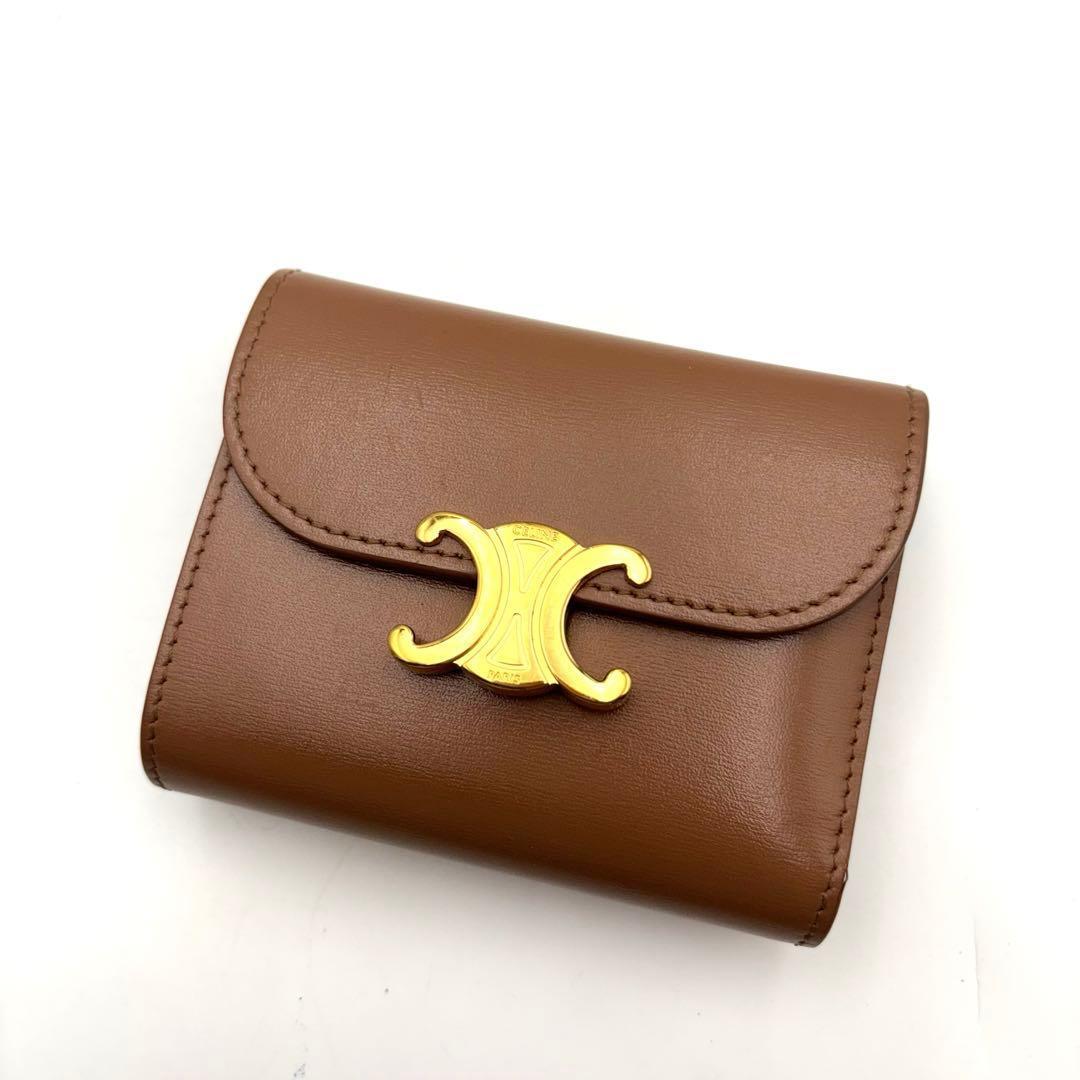 美品】 CELINE ブラウン 三つ折り財布 トリオンフ 金具ロゴ - メルカリ