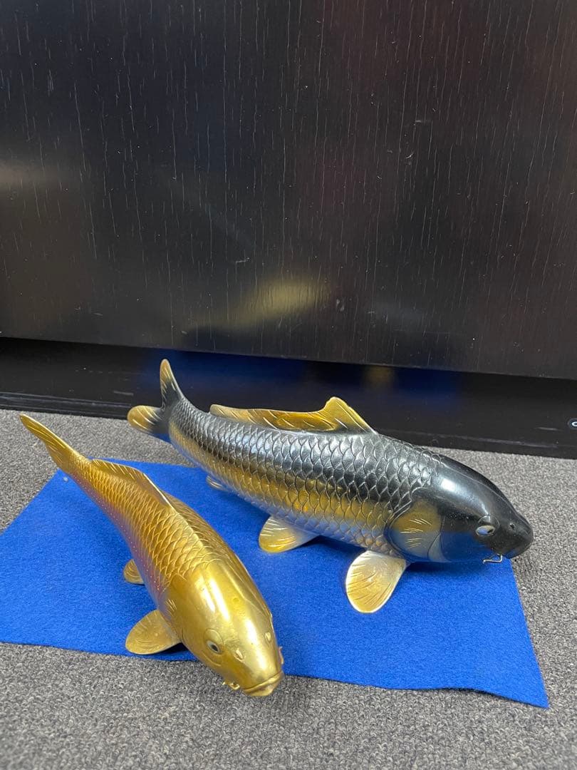 双鯉 金属製の鯉の彫刻 2匹セット - メルカリ