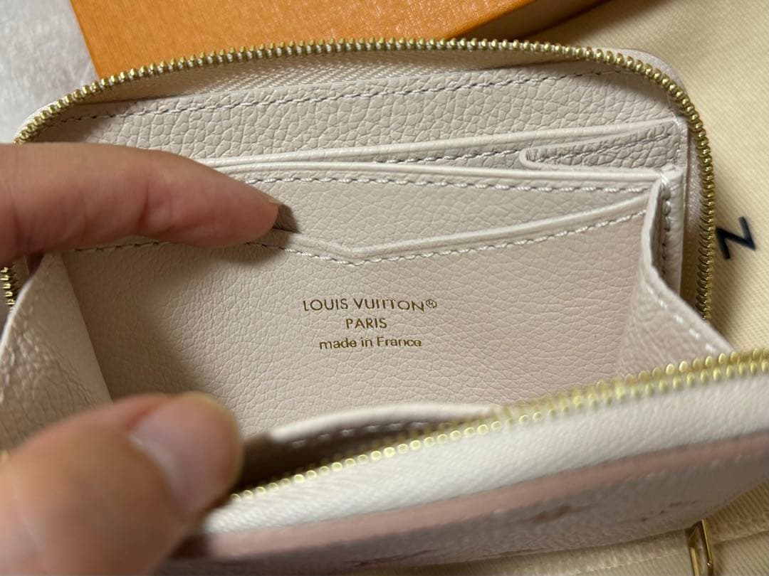LOUIS VUITTON ケース ホワイト