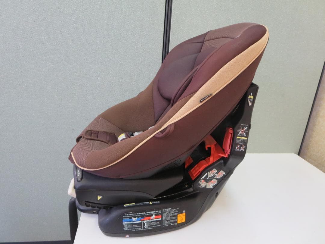 コンビ　チャイルドシート ゼウスターンEG　回転式