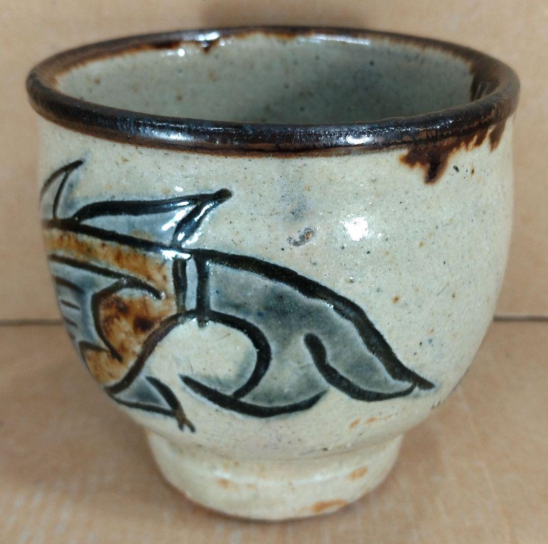 【本物保証】金城次郎 古酒呑(魚紋クース呑) 共箱 栞 人間国宝 壺屋焼 壷屋焼