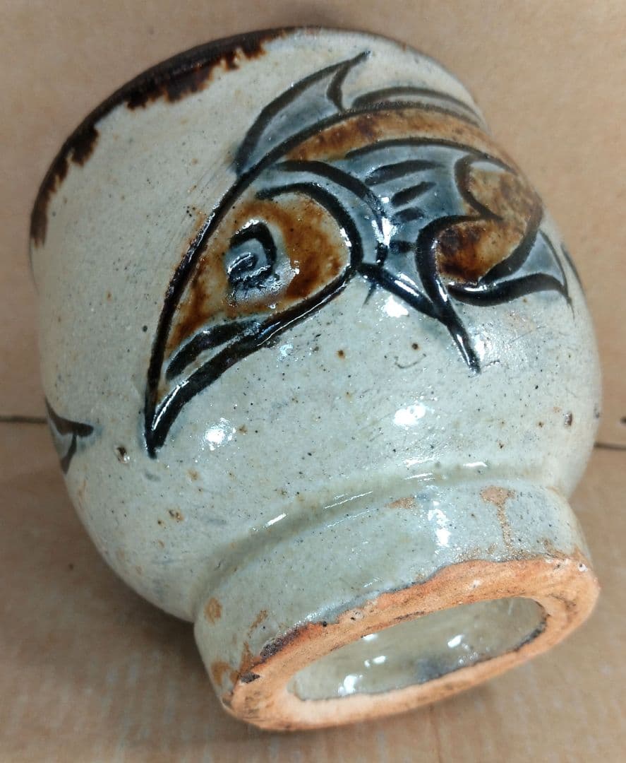 【本物保証】金城次郎 古酒呑(魚紋クース呑) 共箱 栞 人間国宝 壺屋焼 壷屋焼