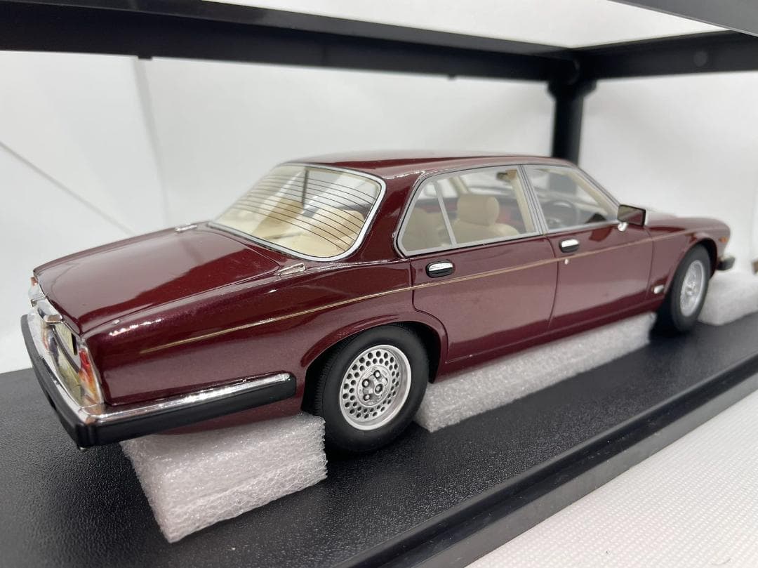 104-032 Cult 1/18 ジャガー XJ SIII 1983