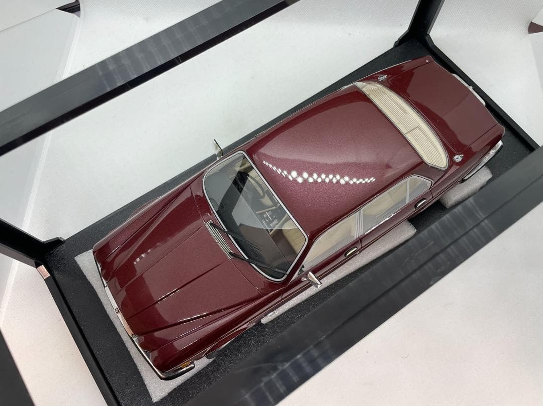 104-032 Cult 1/18 ジャガー XJ SIII 1983