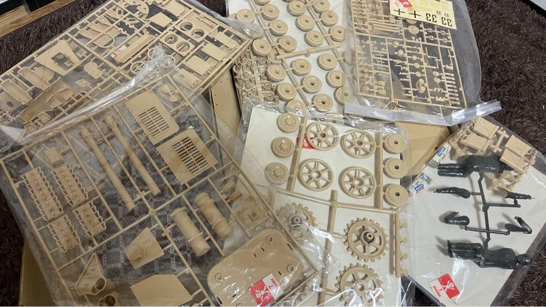 ドイツ陸軍4号突撃戦車シュトルムゲシュツ\"(1/15スケール)値下げ交渉受付中!