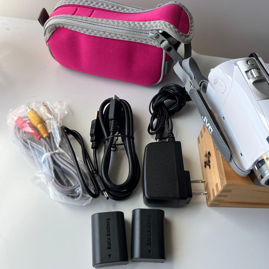 ビデオカメラ JVC GZ-HM99 バッテリー2個付き、別売りケース付き‼️