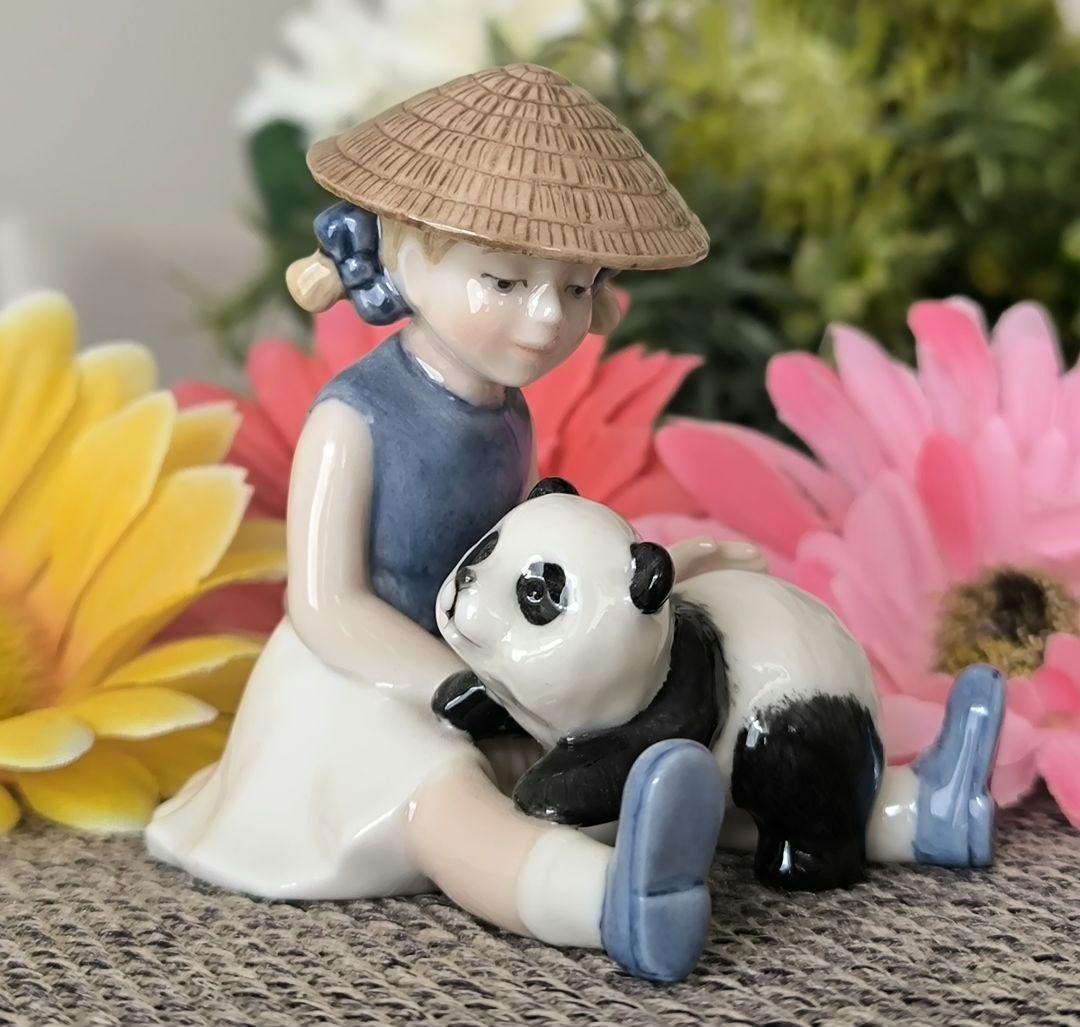 ロイヤルコペンハーゲン 陶器 置物 女の子と甘えん坊のパンダ フィギュ