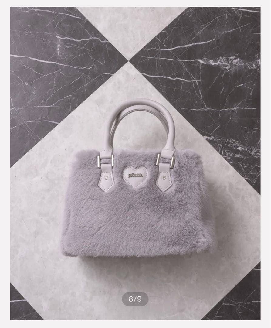 pium ビジューチェーン付きハートファーバッグ - メルカリ