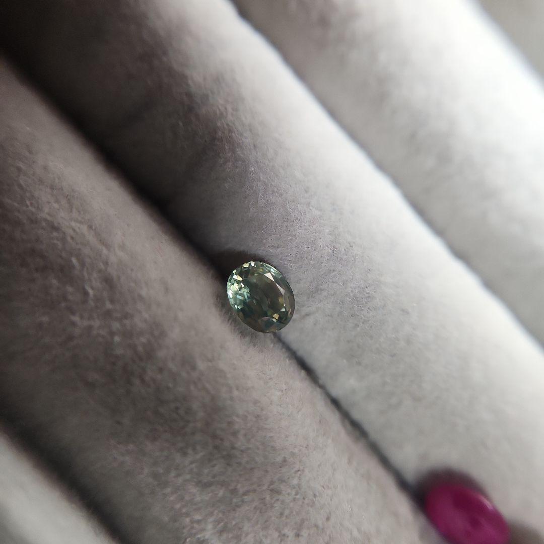 天然シルキーイエローグリーンジルコン 0.740ct