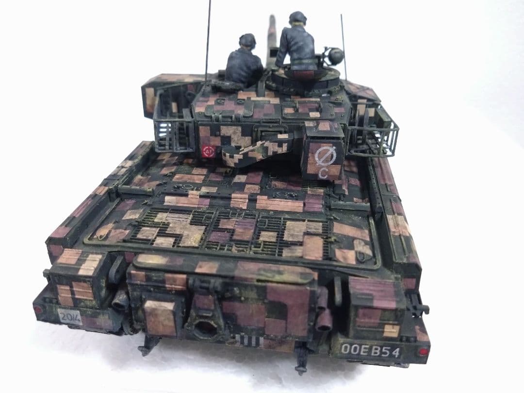 プラモデル戦車プラモデル 1/35チーフテン デジタル迷彩完成品