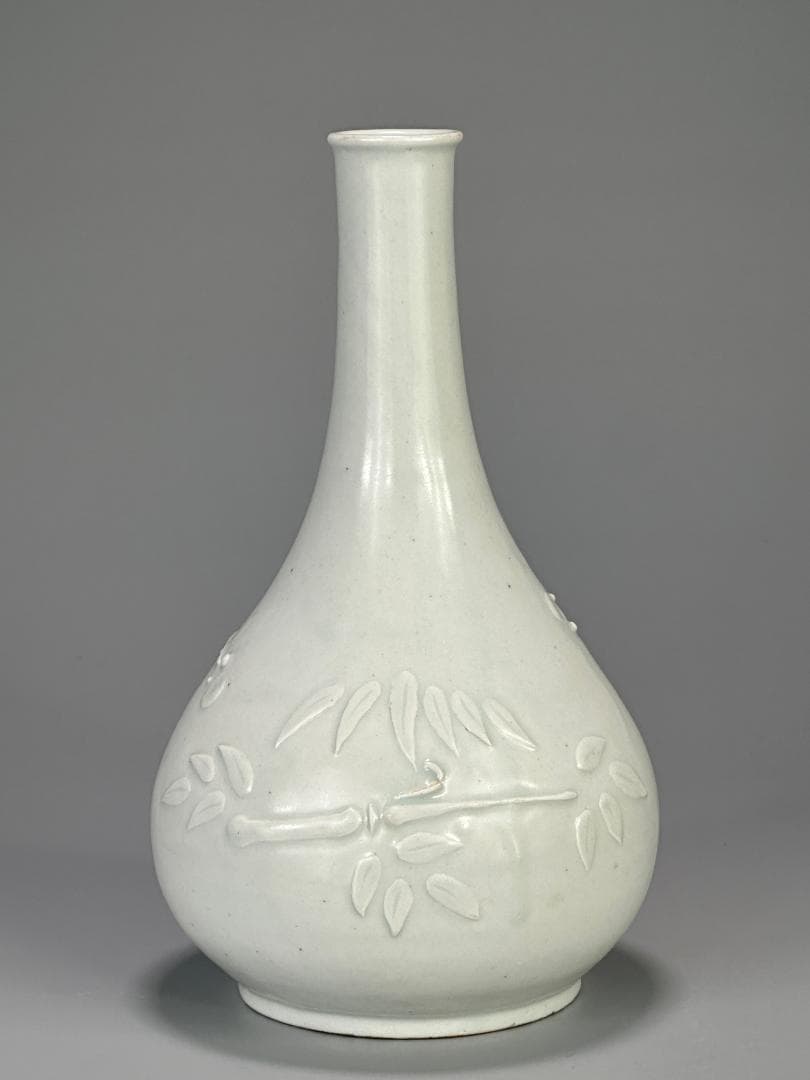 韓国美術 李朝時代 李朝 白磁 陽刻 竹 梅文 鶴首瓶 花器 花瓶