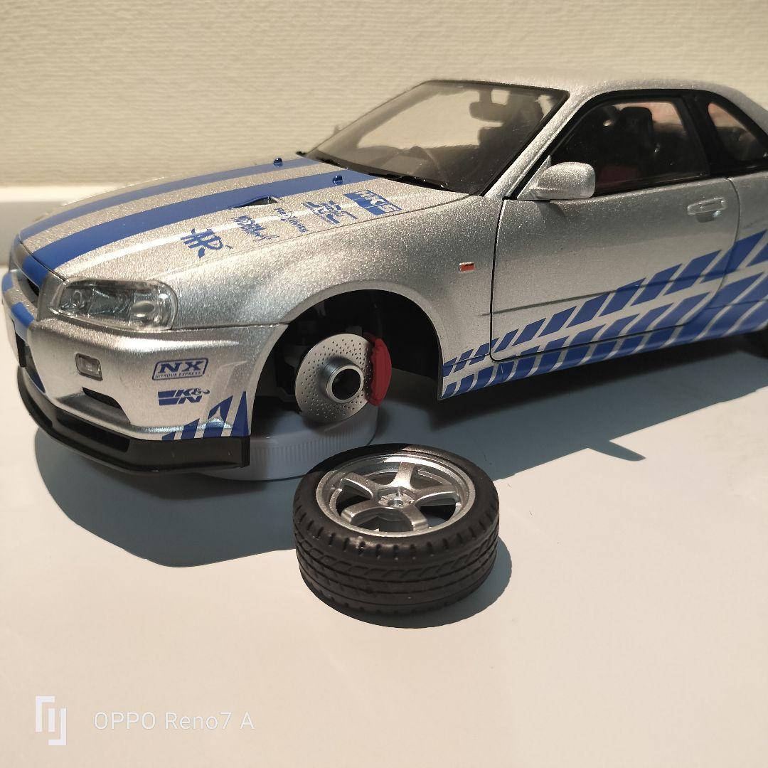 ど迫力!Nissan Skyline GT-R 1/18 スケールモデル 新品