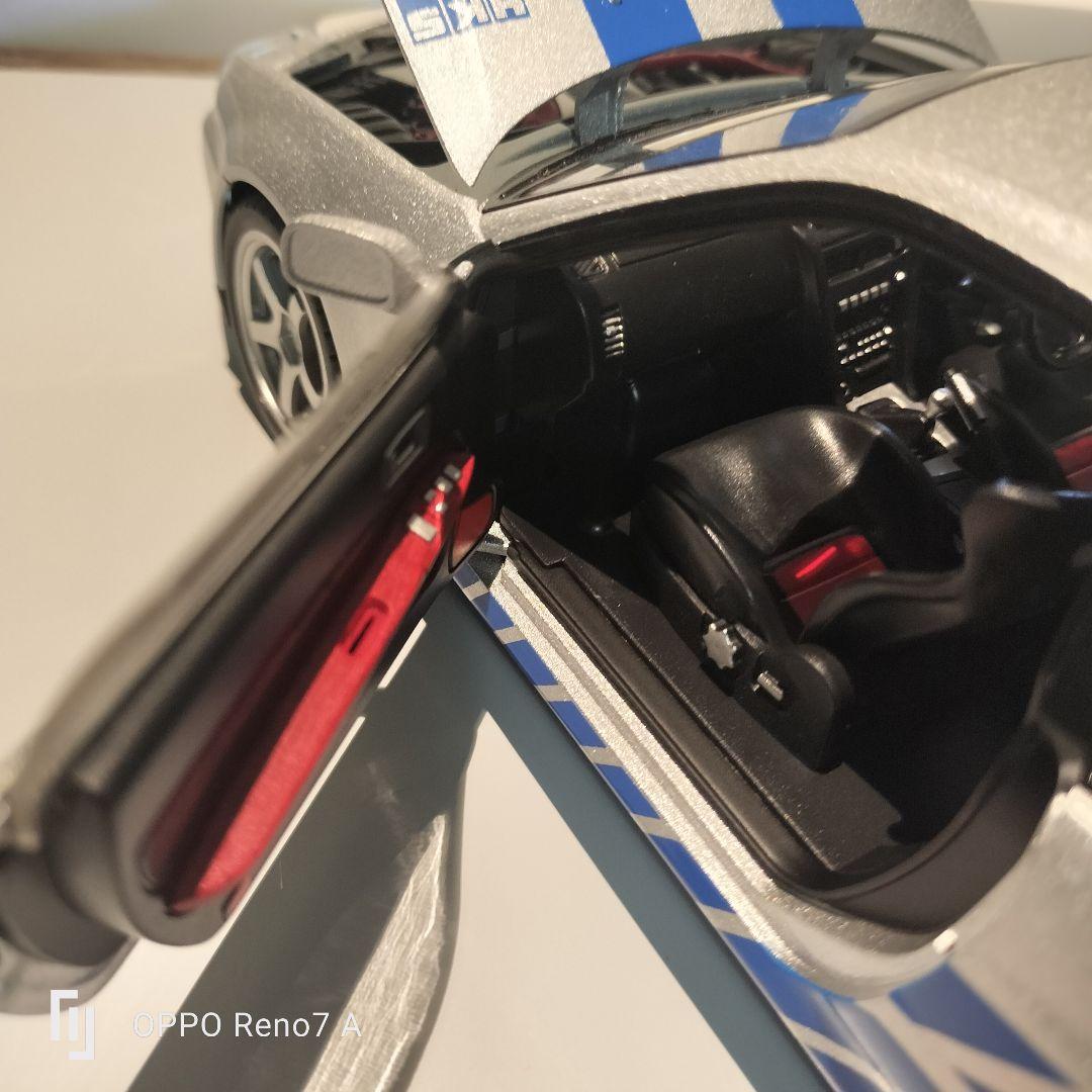 ど迫力!Nissan Skyline GT-R 1/18 スケールモデル 新品