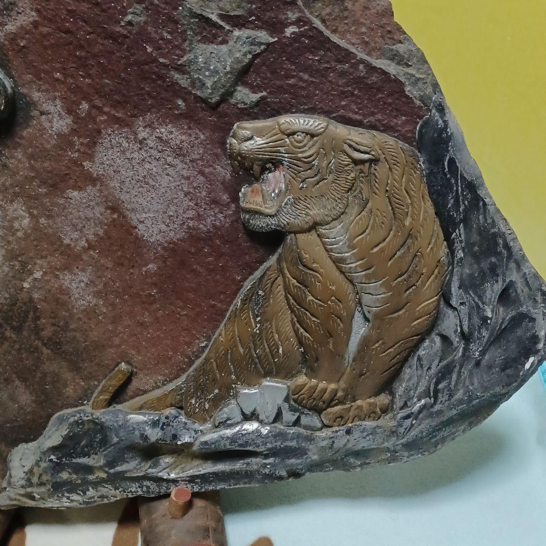 虎と龍の置物 土台付き 美術品・アンティーク・コレクション