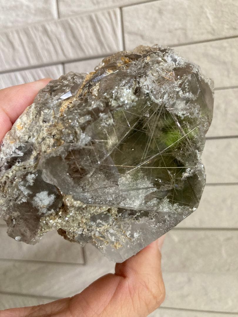 ヒマラヤ マニハール原石 ルチル入り 水晶 天然石 レインボー 美術品