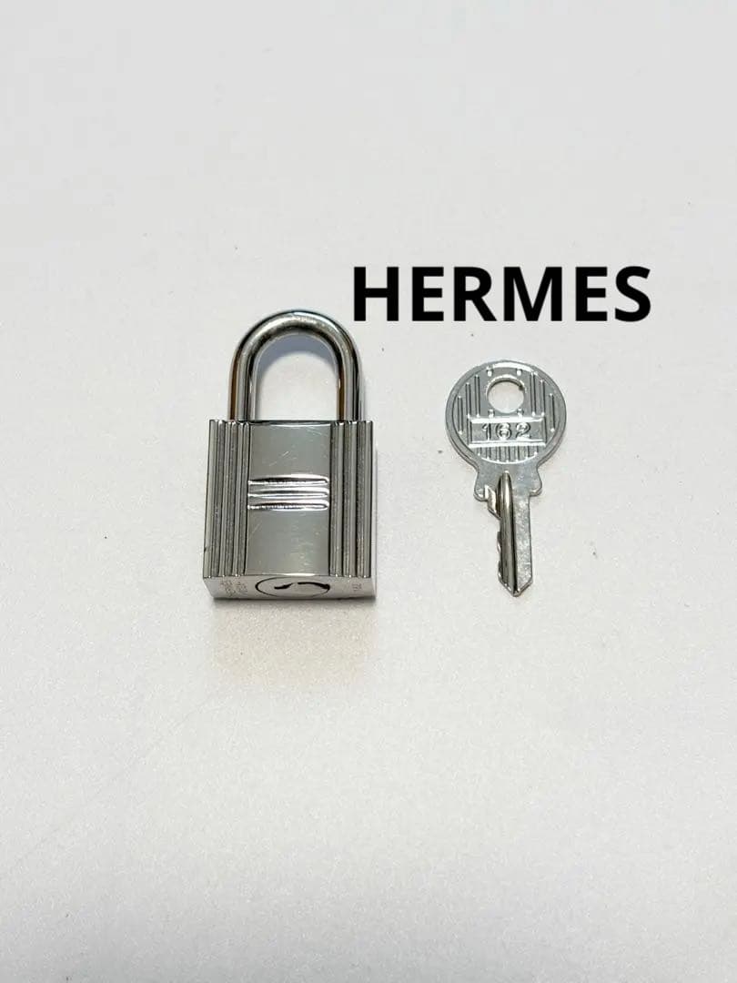 HERMES エルメス カデナ 南京錠 シルバー系