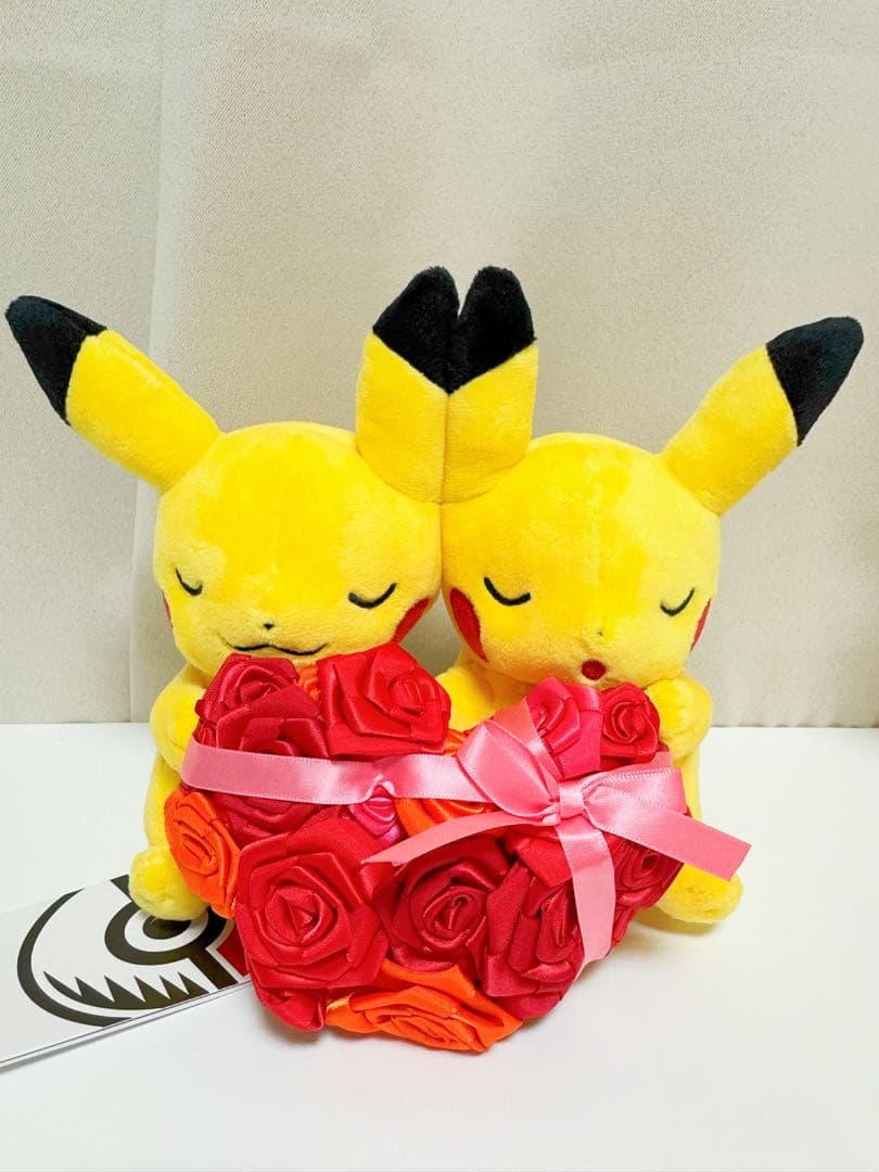 ピカチュウ ポケモンセンター　マンスリーペア　ピカチュウ