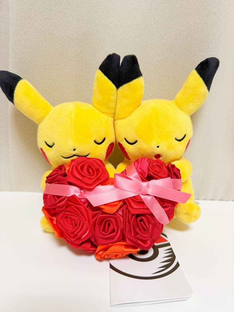 ピカチュウ ポケモンセンター　マンスリーペア　ピカチュウ