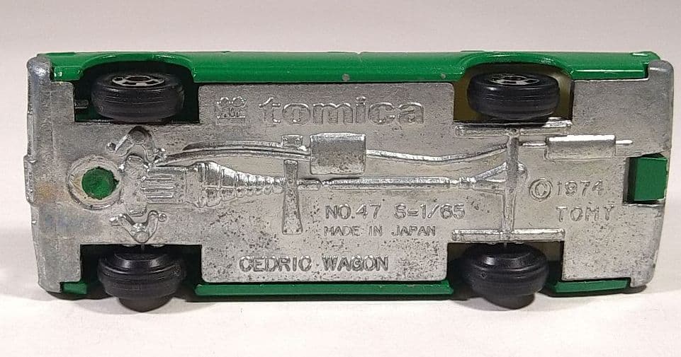 黒箱 トミカ No.47 ニッサンセドリックワゴン