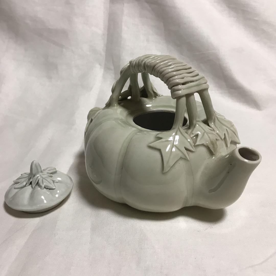 景徳鎮：白磁南瓜形水指（急須？）