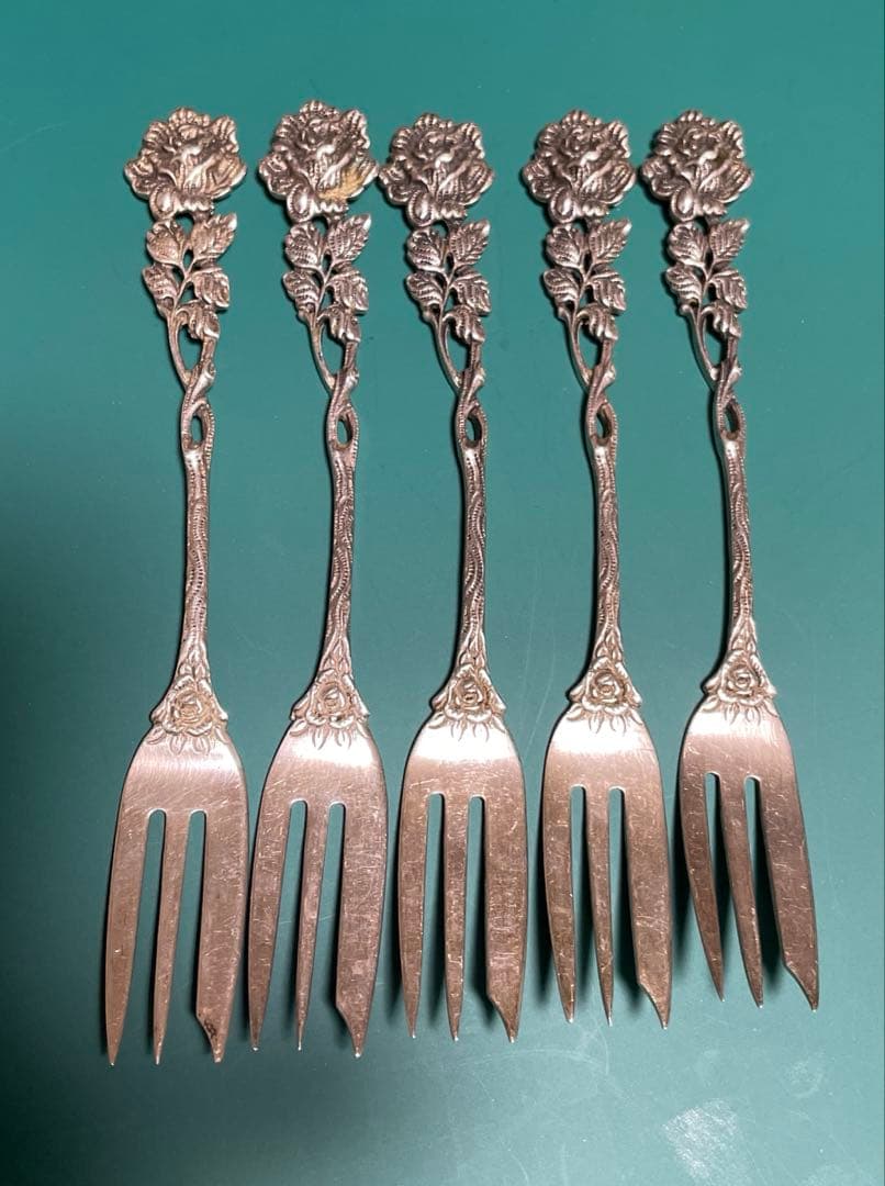 100個！フランス ヴィンテージ キーホルダー 金属製 メタル まとめ売り D4