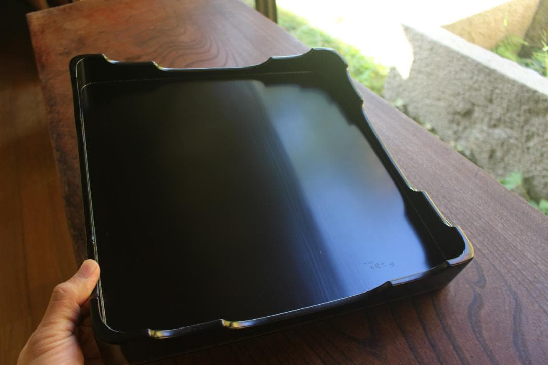 デッドストック！上質内朱黒漆に極上菊沈金の映える台付輪島塗二段重（検重箱お重