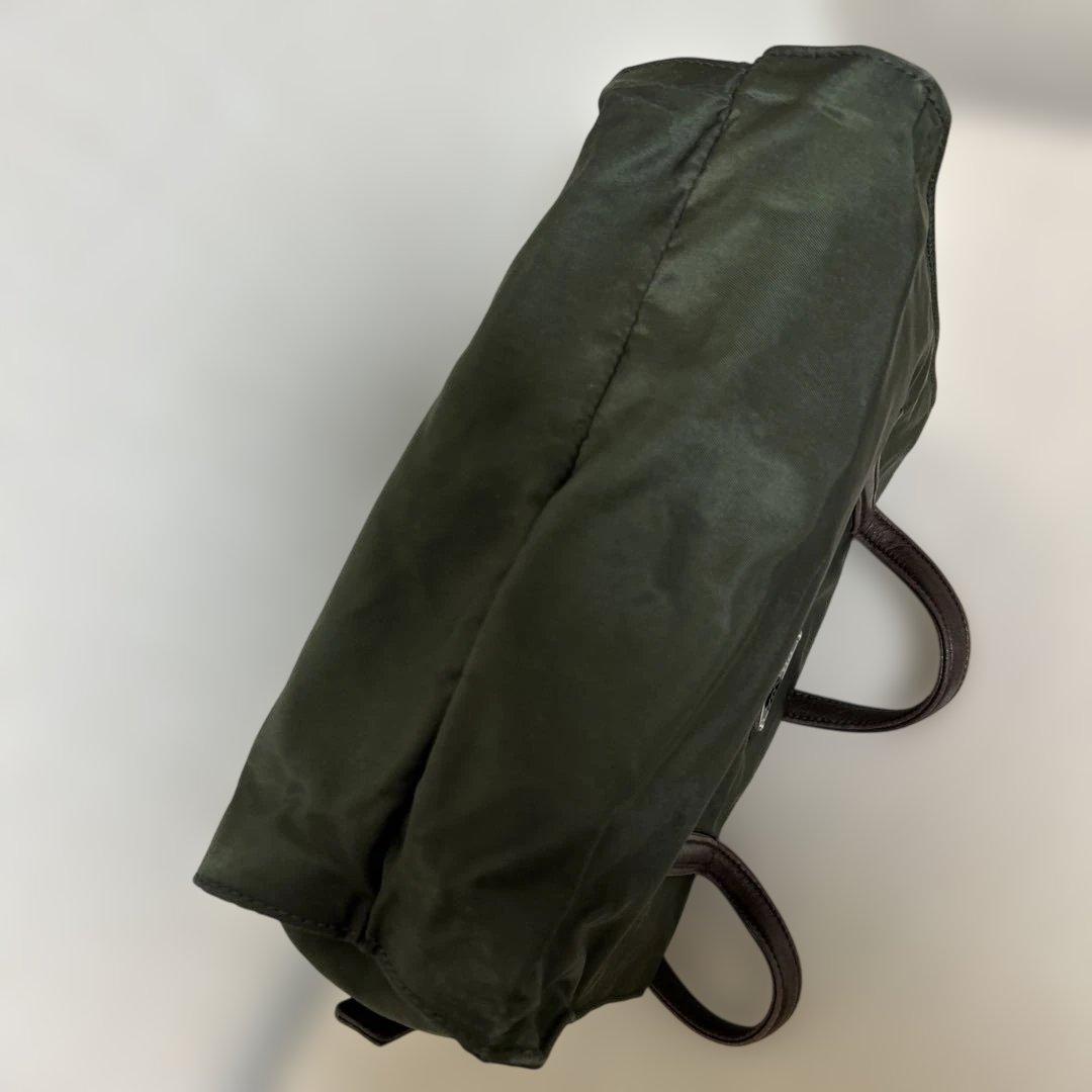 プラダ　ブラック ナイロン ショルダーバッグ　三角プレート　レザー紐