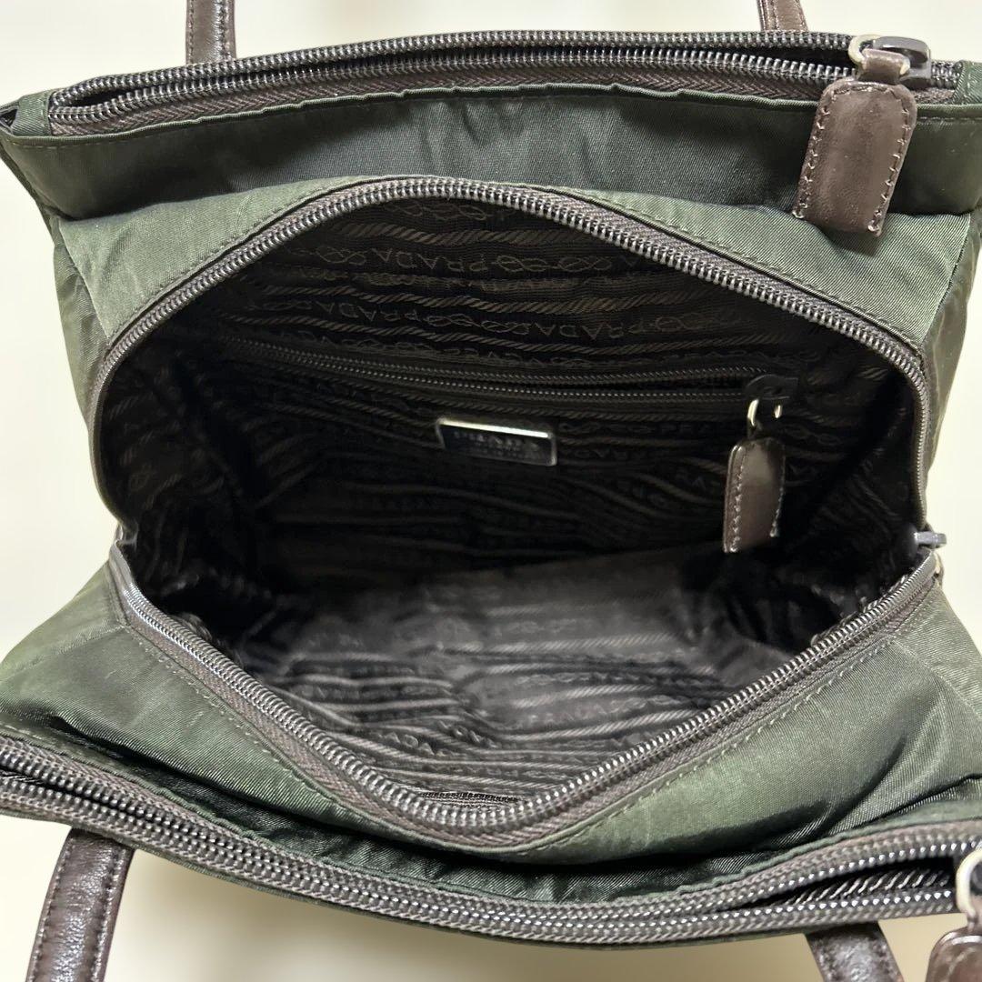 プラダ　ブラック ナイロン ショルダーバッグ　三角プレート　レザー紐