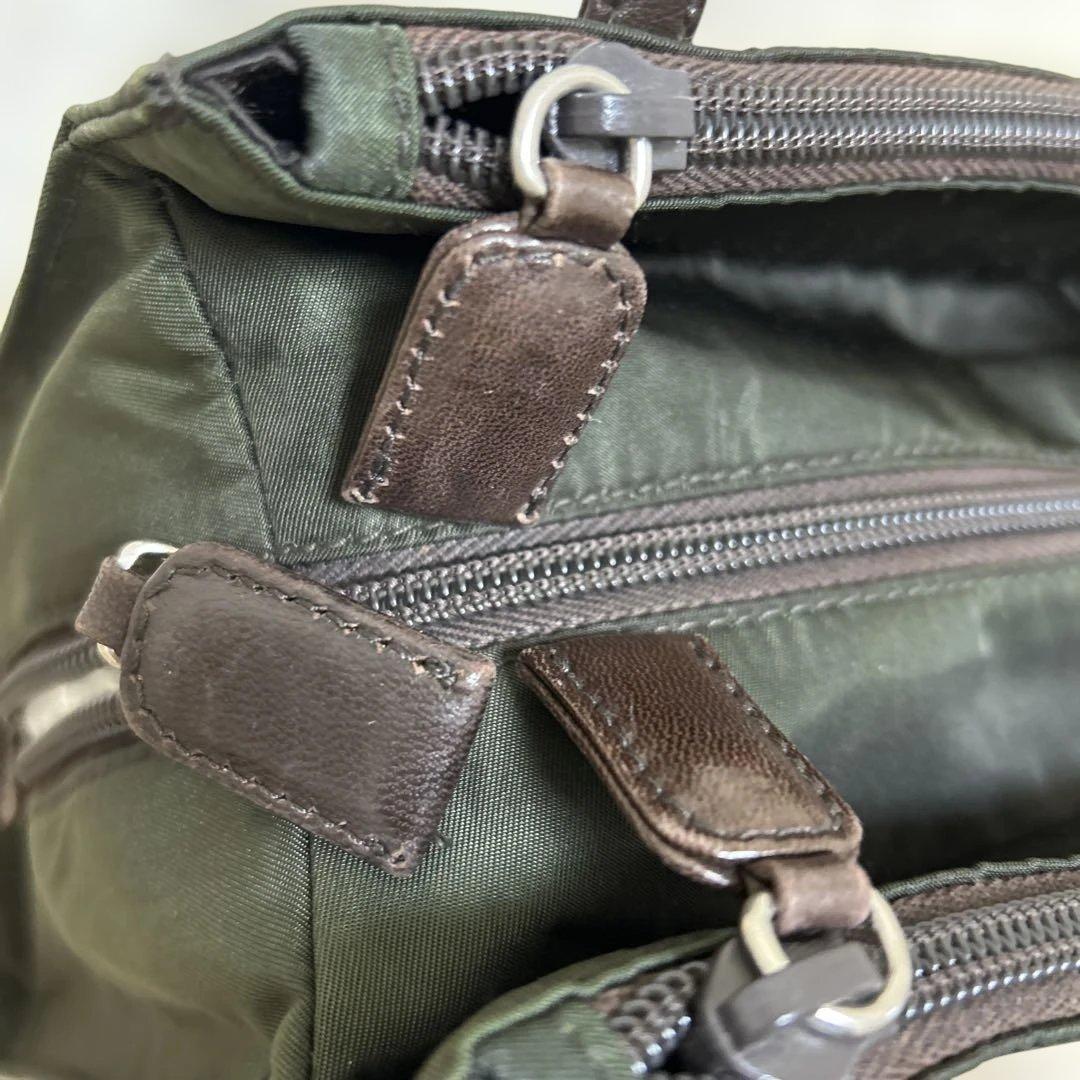 プラダ　ブラック ナイロン ショルダーバッグ　三角プレート　レザー紐