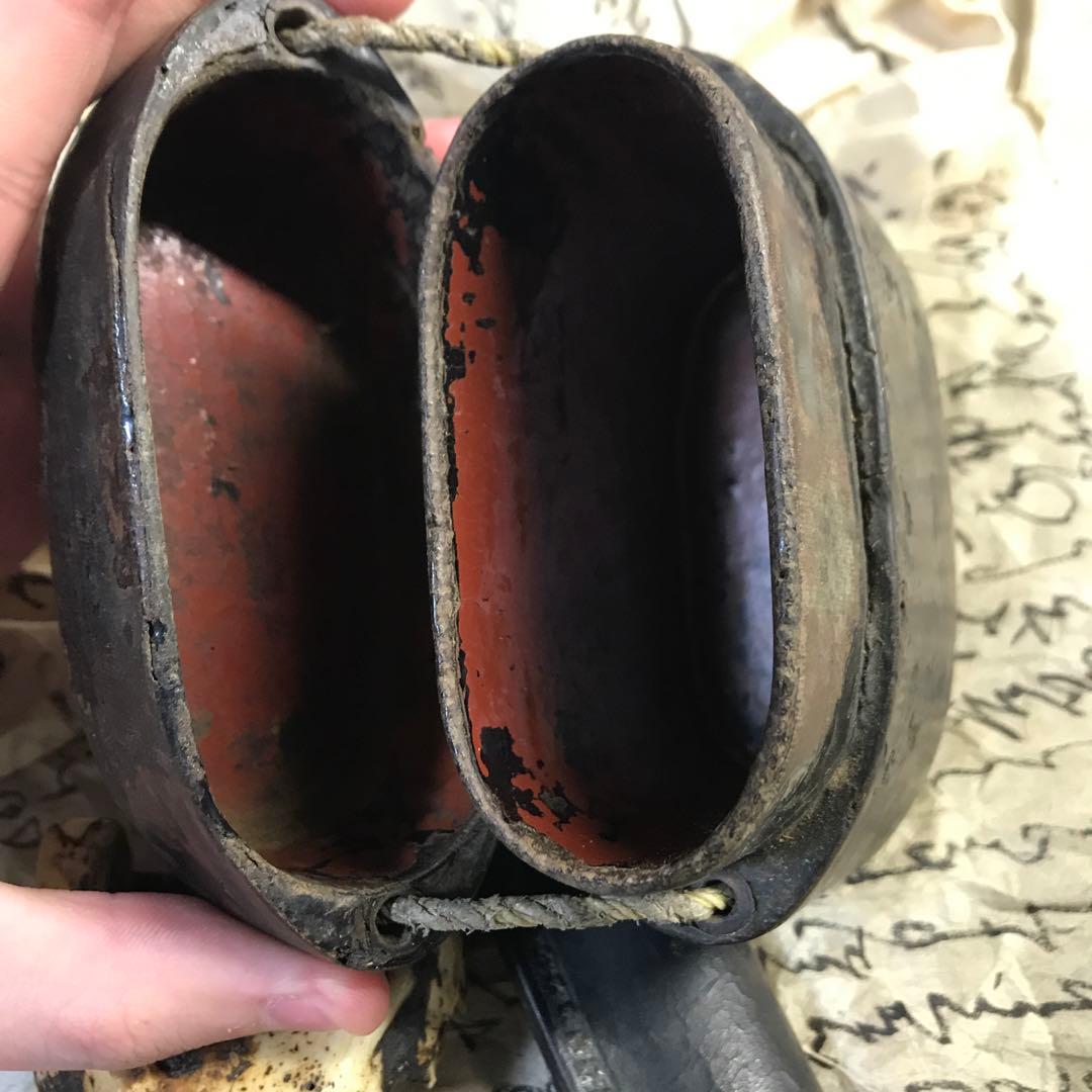 獣牙 根付 呪物 ニホンオオカミ 熊 煙草入れ キセル 漆 緒締め 玉 メノウ