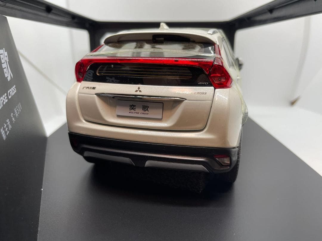 305-109 三菱 1/18 エクリプス クロス  ホワイト